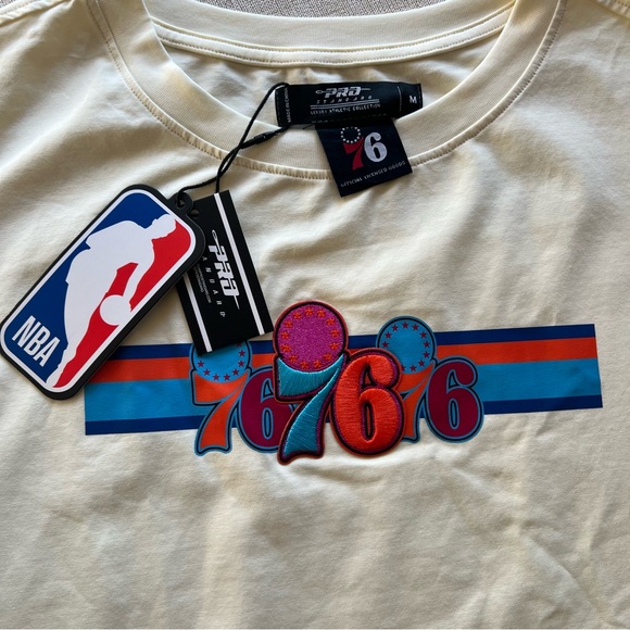 Philadelphia 76ers Pro Standard Women’s Retro T-Shirt - MEDIUM (NWT) - Picture 3 of 9